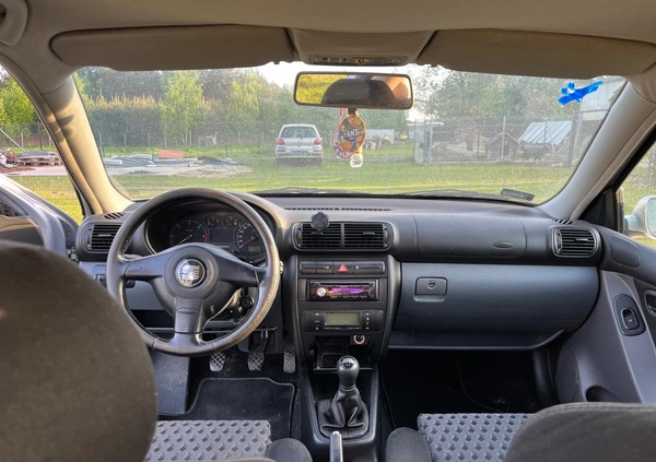 Seat Leon cena 6400 przebieg: 215615, rok produkcji 1999 z Września małe 562